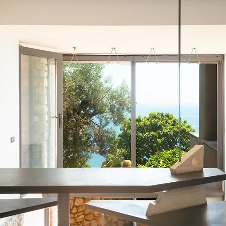 Sirenella Villa *
